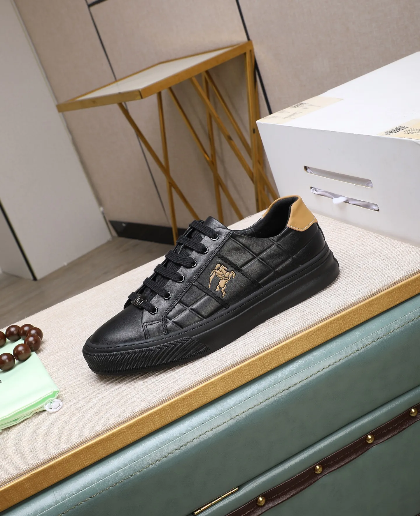 Men's shoes 💰420 ❤️❤️❤️[BURBERRY] Burberry purchasing agent 🔍men's 🚹 new model is synchronized with the official website. The upper is made of imported fabrics and cowhide lining. Completely 1⃣:1⃣ replica🇮🇹, non-slip and wear-resistant rubber outsole ⚠original factory goods, 🔍🔍high quality, please look at the details, welcome to compare⚠Size: 38-44